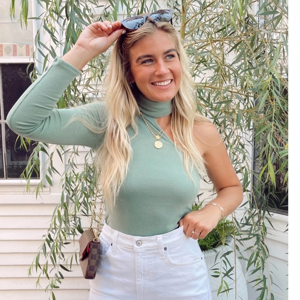 Turtleneck green one sleeve top